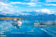 Экскурсионный Корабль Плывет По Каналу Бигль Ушуайя Аргентина — стоковые фотографии и другие картинки Beagle Channel